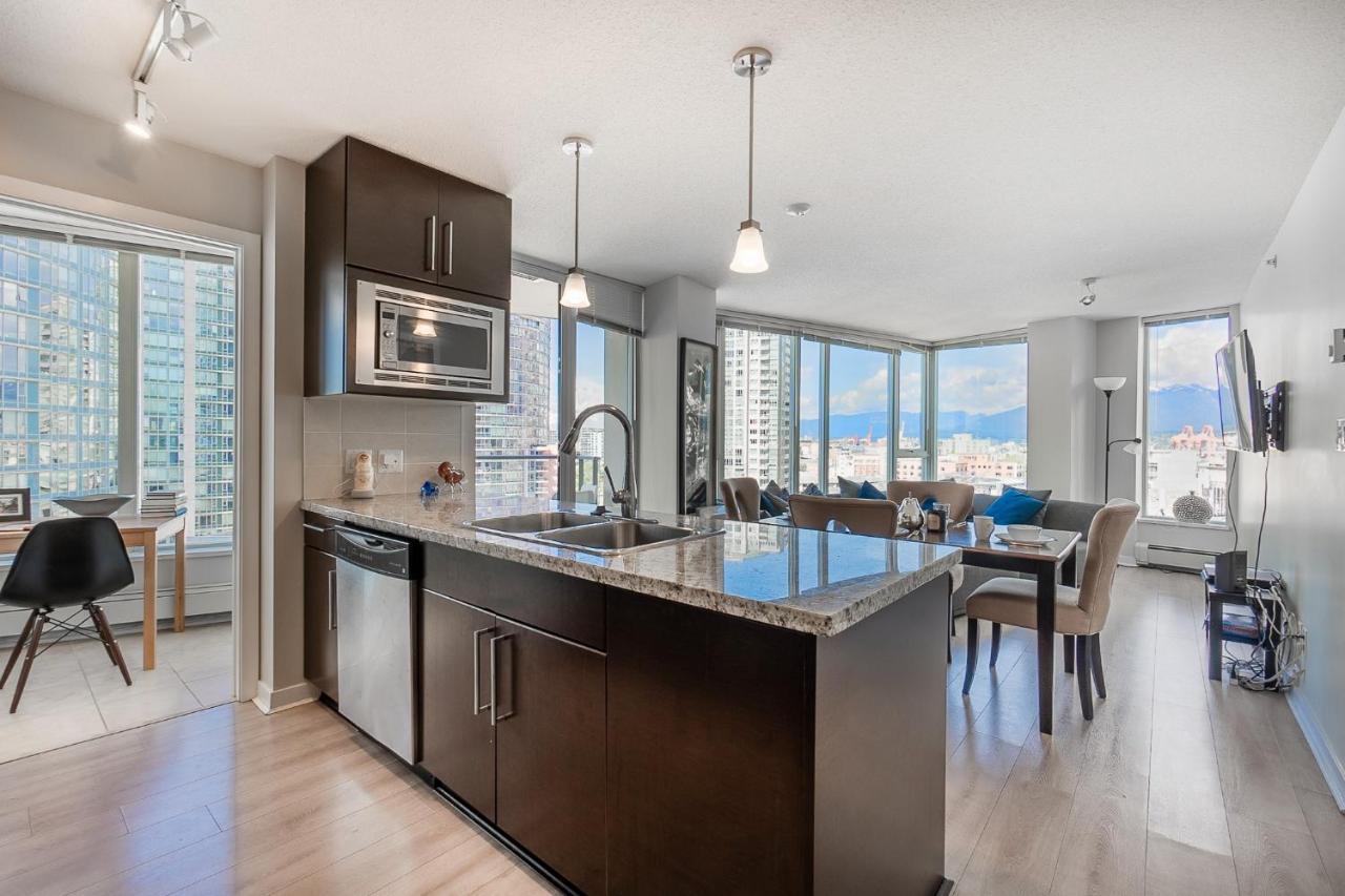 Stunning 2 Bedroom Condo With Downtown Views!!! Vancouver Eksteriør billede