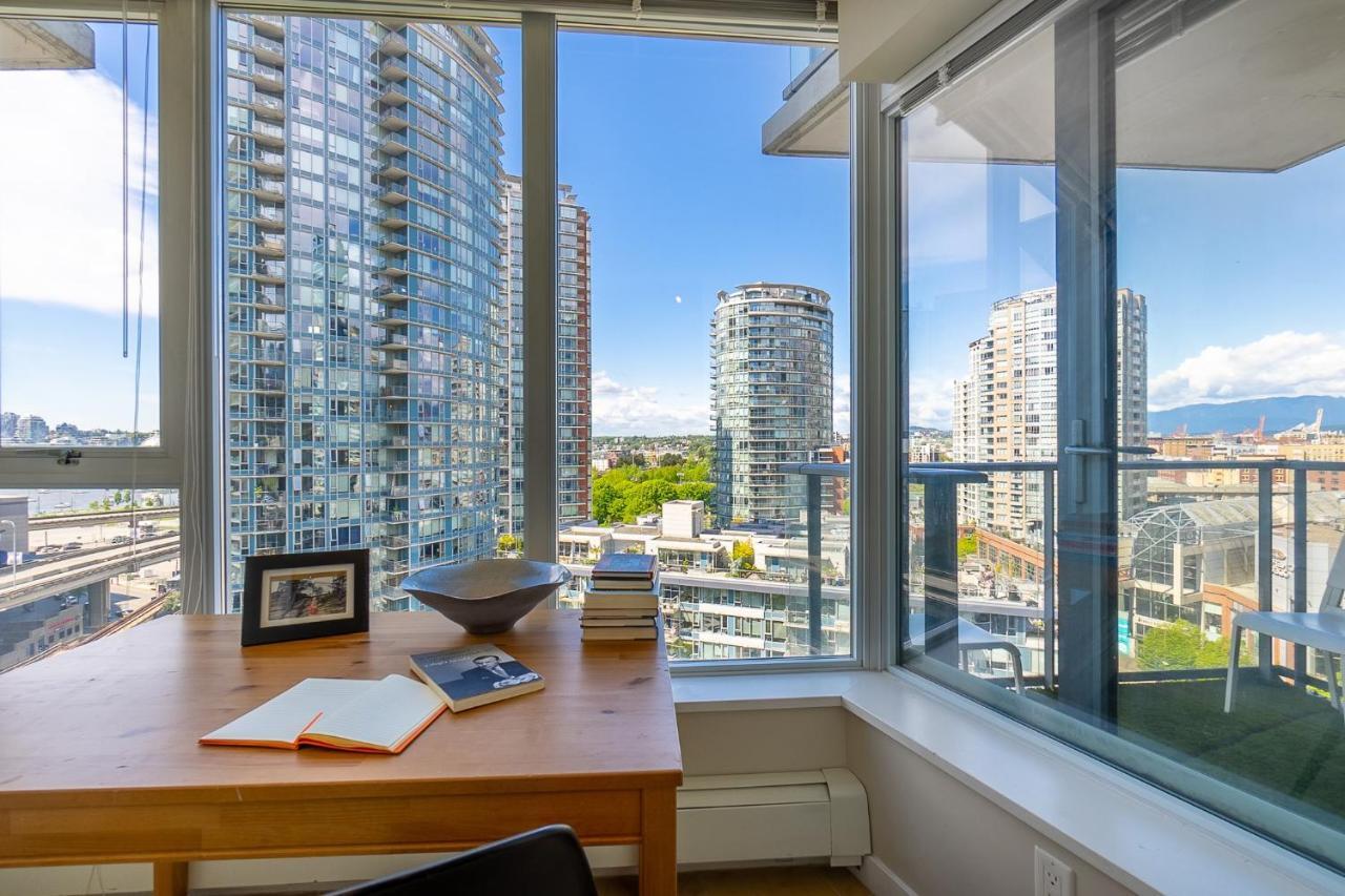 Stunning 2 Bedroom Condo With Downtown Views!!! Vancouver Eksteriør billede